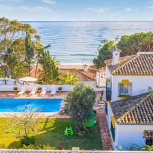 House for rent for 10 people in Marbella