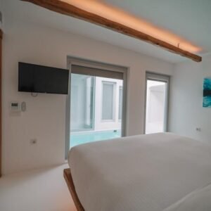 Spacious villa with pool in Megalochori - 280 m² for 10 people