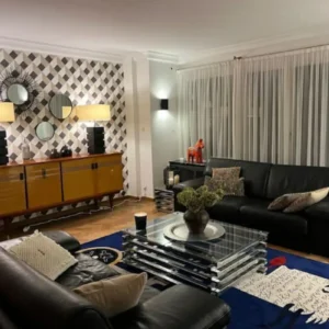 Spacious Townhouse with Garden and Garages
